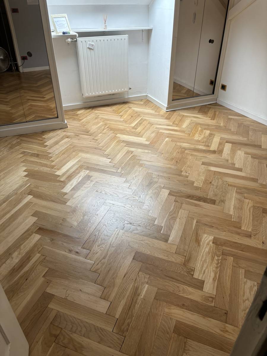Rénovation de parquet massif abîmé et rayé par un artisan sérieux avec de bons avis à Lyon (69) Rhône