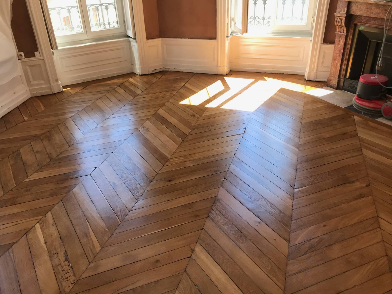Devis pour la pose, le ponçage, la vitrification ou la rénovation de parquet à Lyon